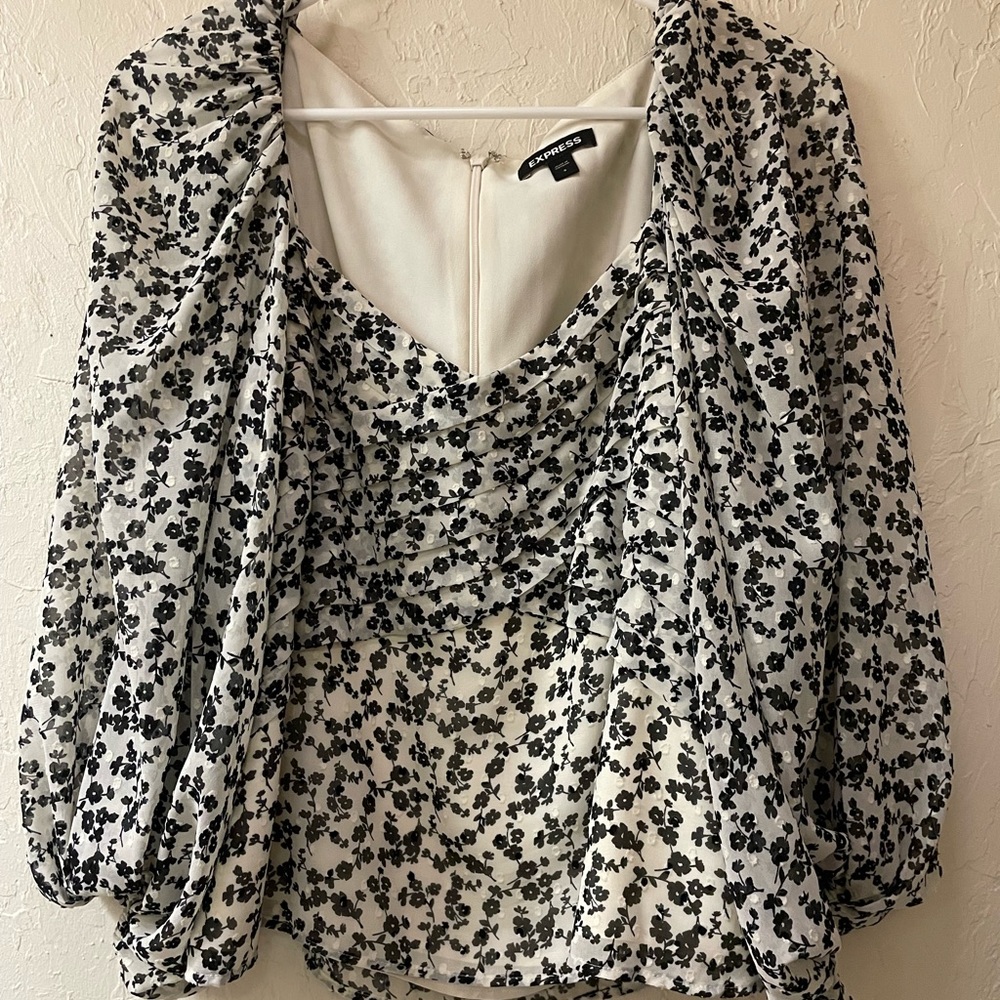 Floral blouse.